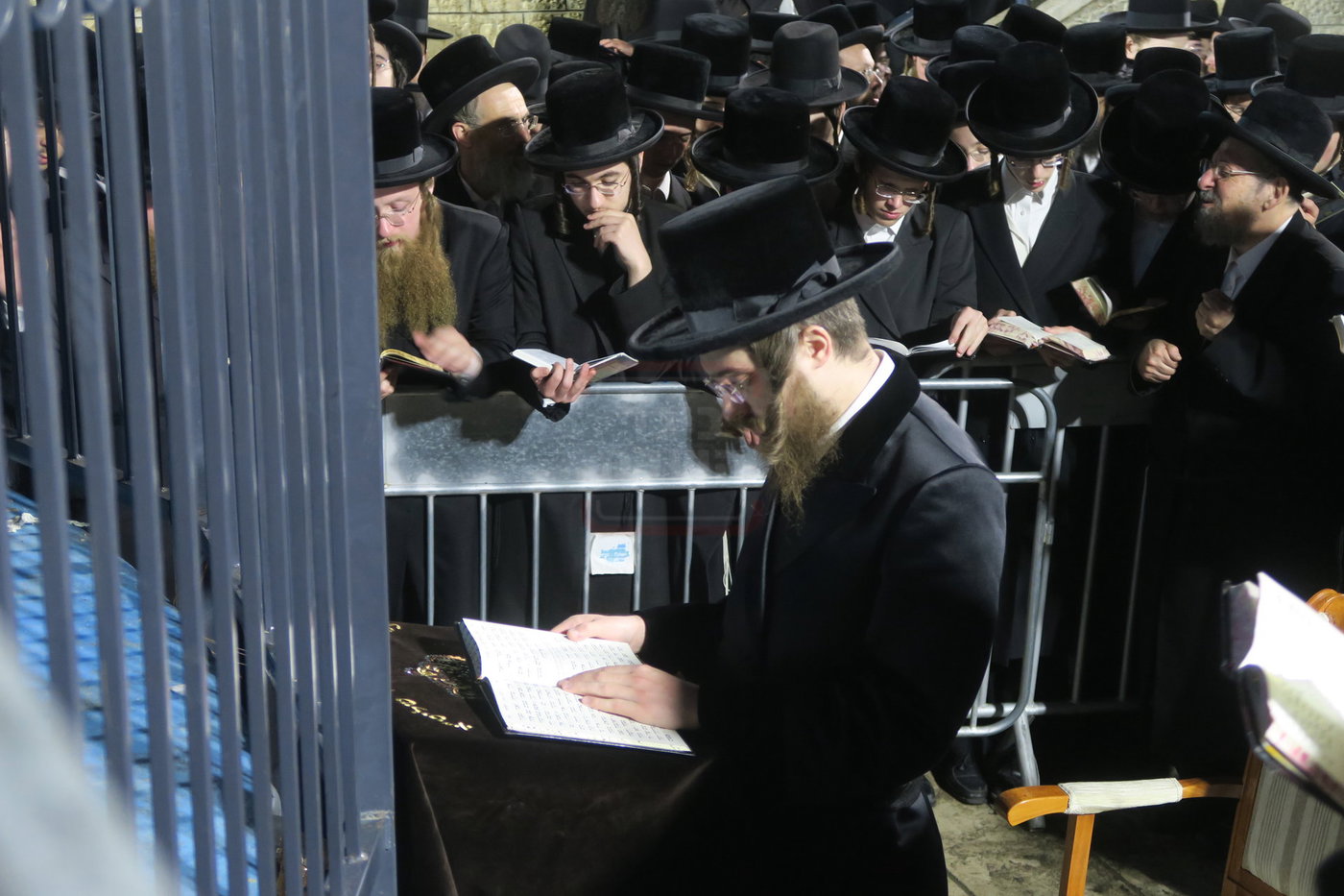 אדמו"רים ורבנים במירון לאחר ל"ג בעומר