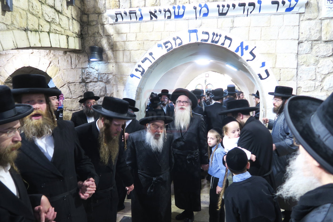 אדמו"רים ורבנים במירון לאחר ל"ג בעומר