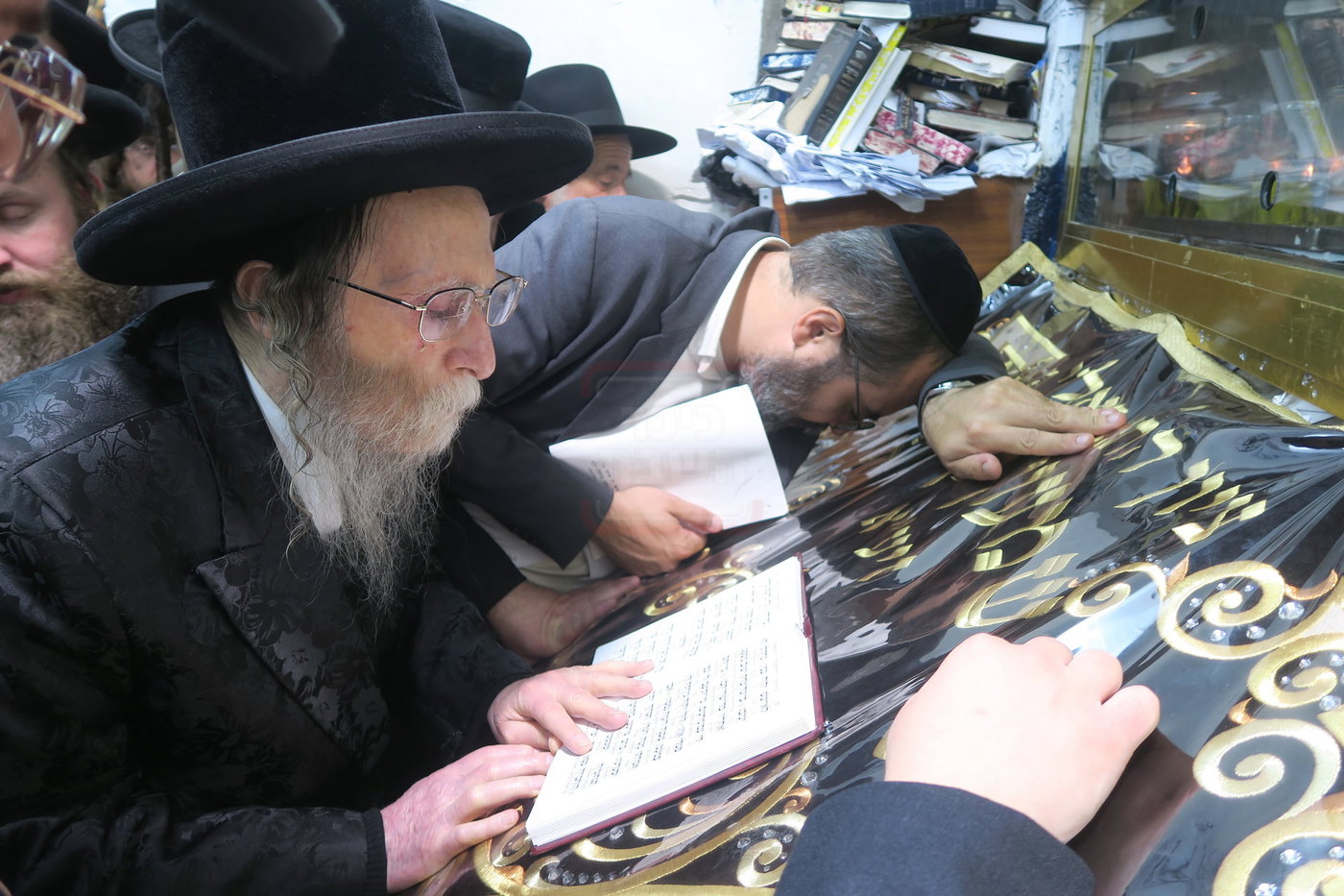 אדמו"רים ורבנים במירון לאחר ל"ג בעומר