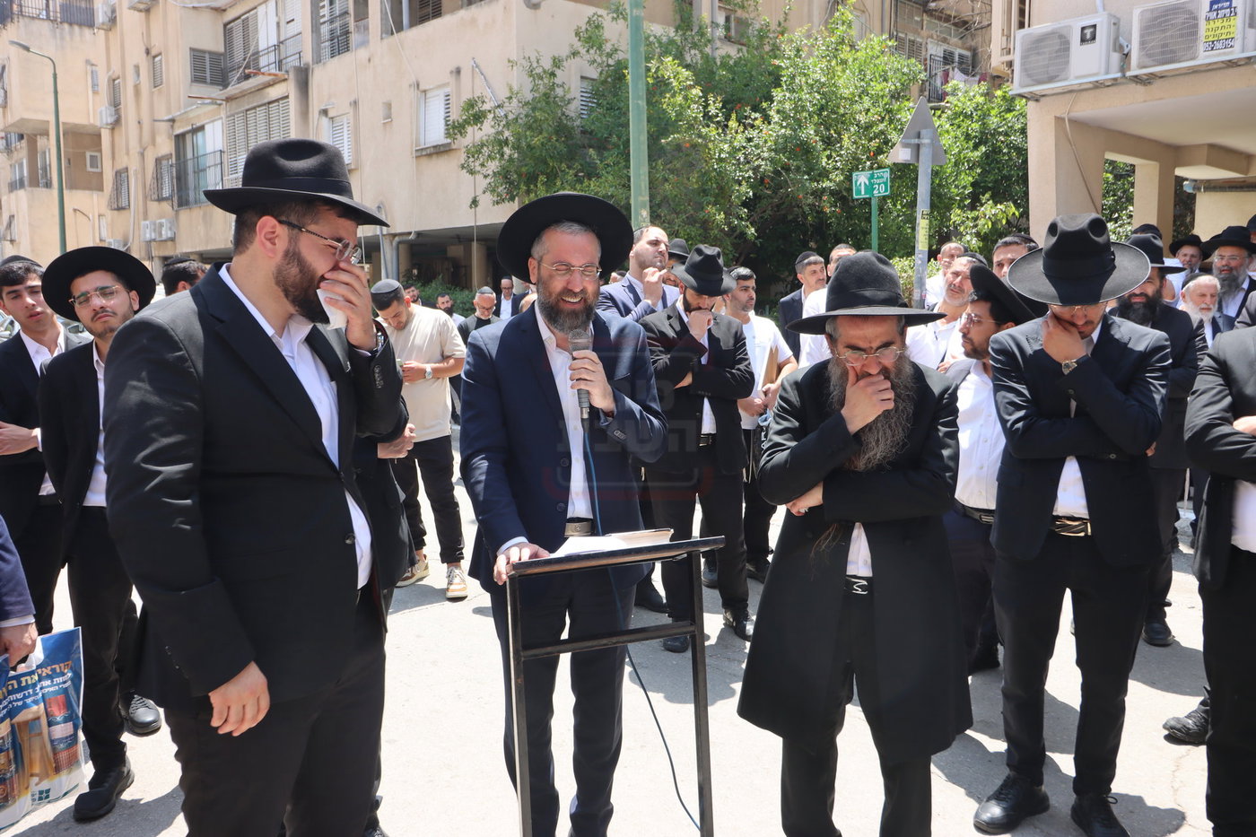 מסע הלווית הגאון רבי משה צרף זצ"ל