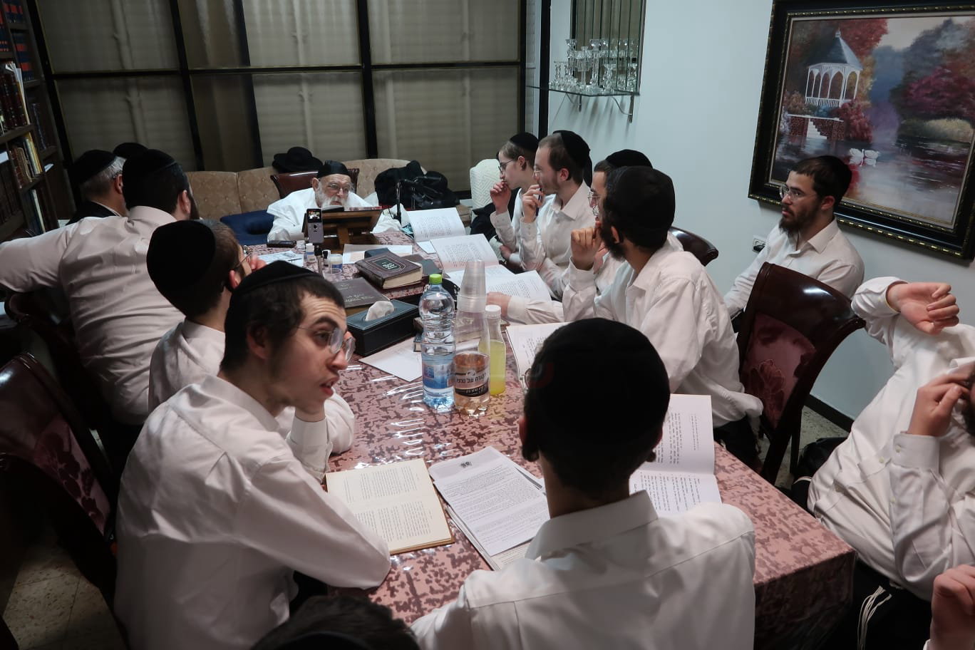 הגאון רבי מאיר גריינמן במסירת שיעור