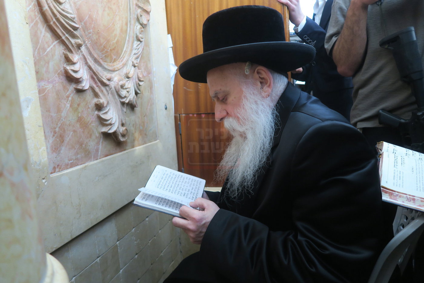 אדמו"רים ורבנים במירון לאחר ל"ג בעומר