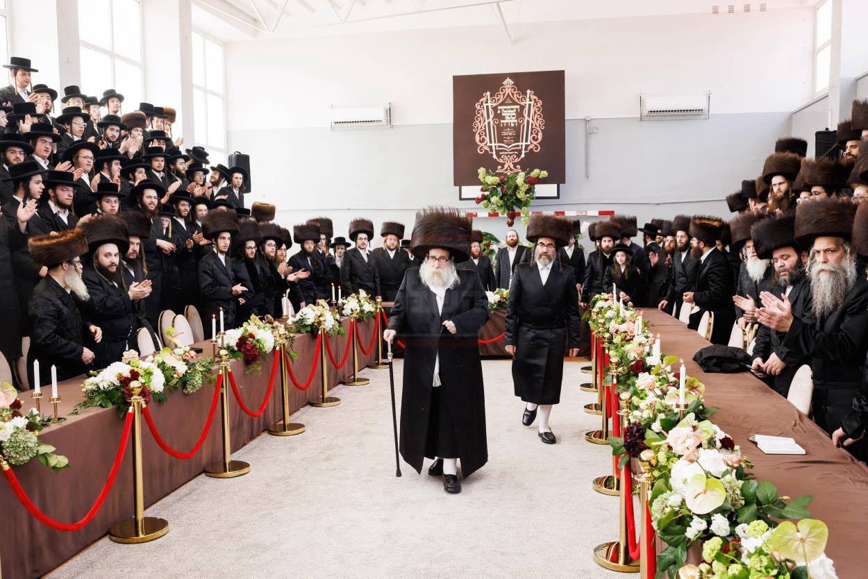 האדמו"ר מתולדות צבי דספינקא במסע הקודש במאגלניץ 