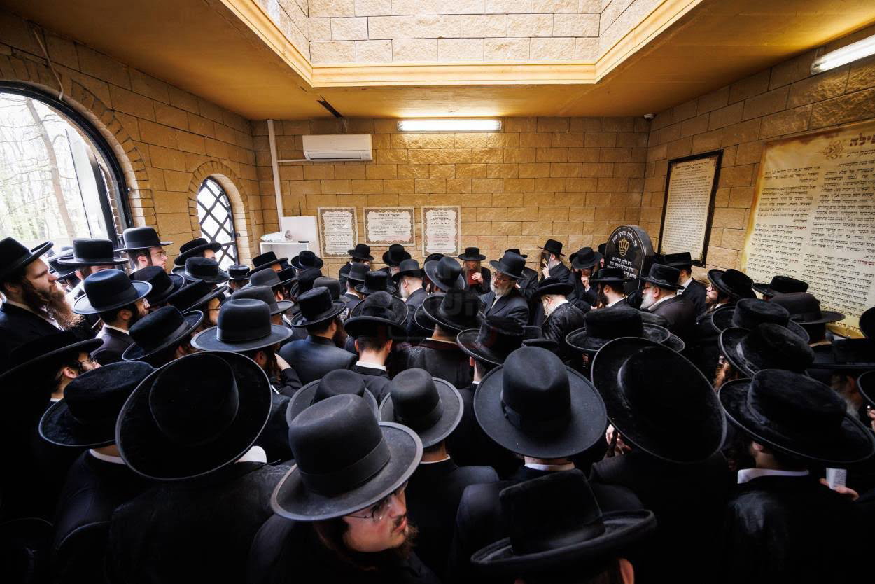 האדמו"ר מתולדות צבי דספינקא במסע הקודש במאגלניץ 