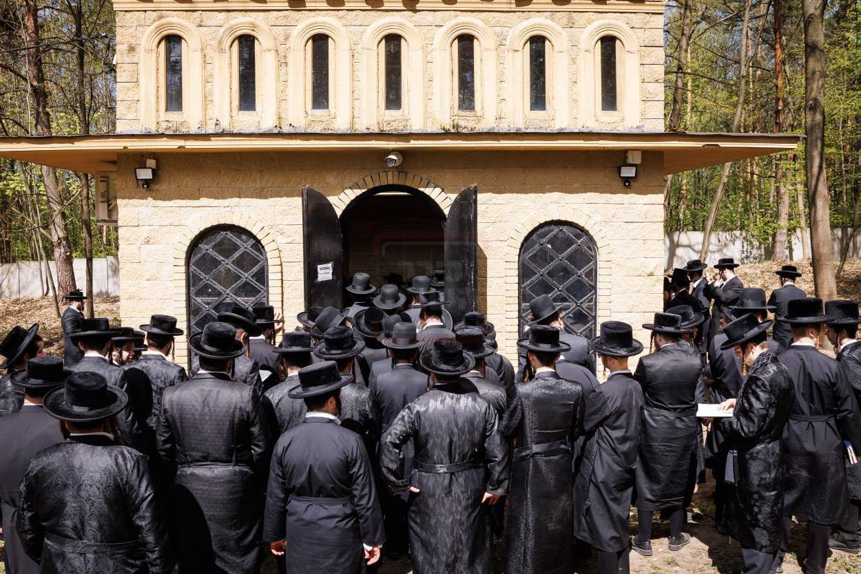 האדמו"ר מתולדות צבי דספינקא במסע הקודש במאגלניץ 