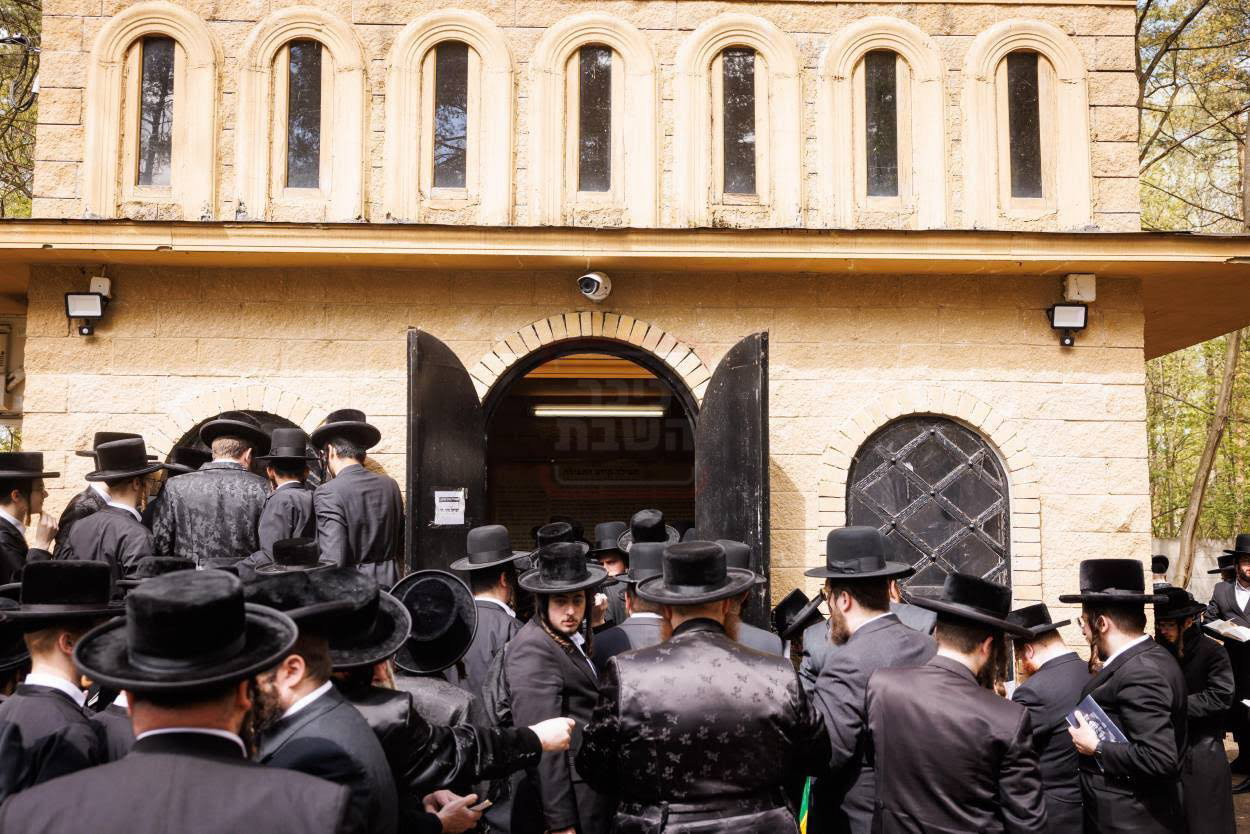 האדמו"ר מתולדות צבי דספינקא במסע הקודש במאגלניץ 