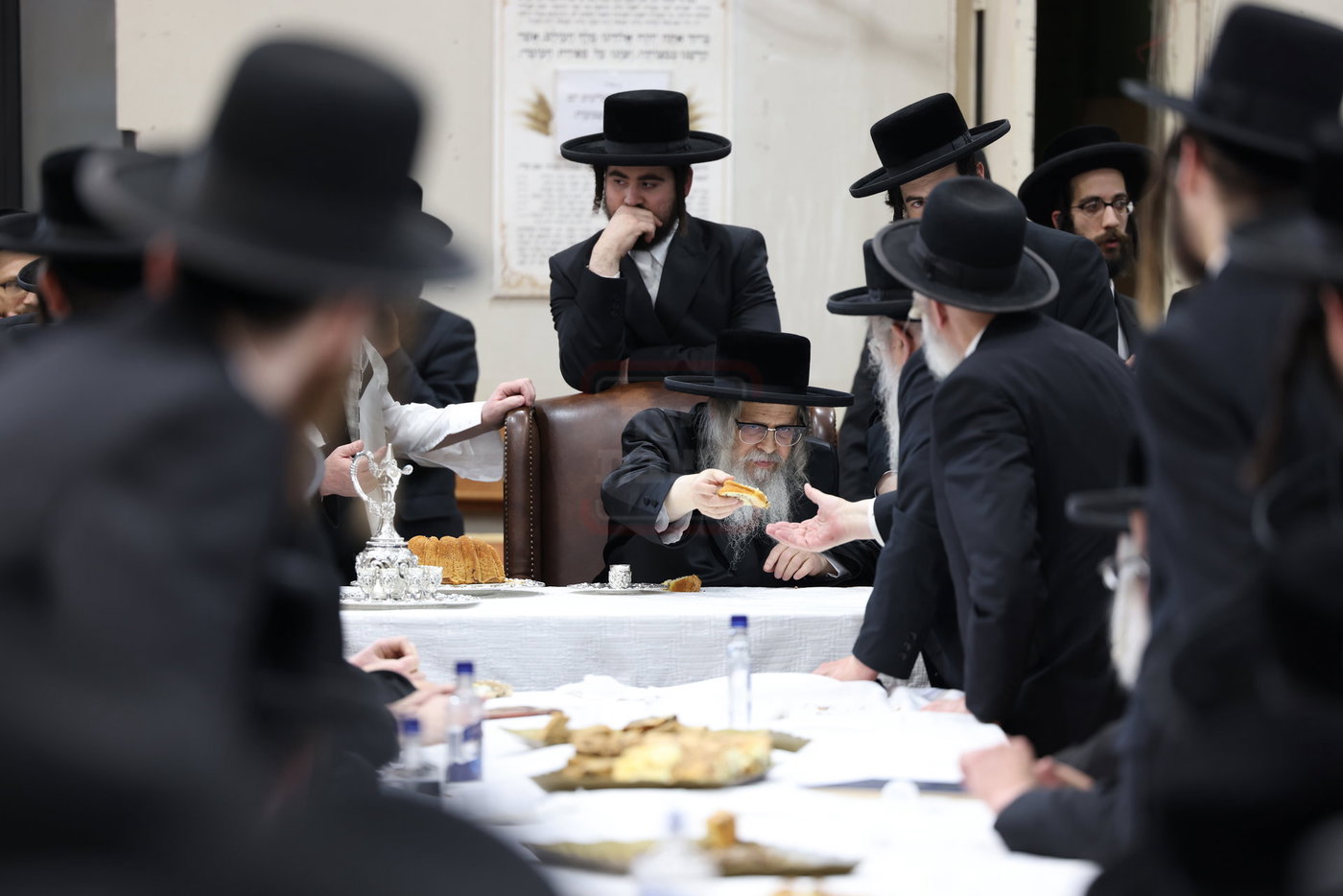 האדמו"ר מסאטמר בטיש לחיים לאחר התפילה