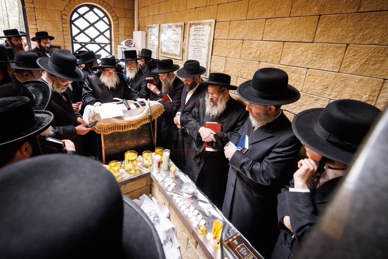 האדמו"ר מתולדות צבי דספינקא במסע הקודש במאגלניץ 