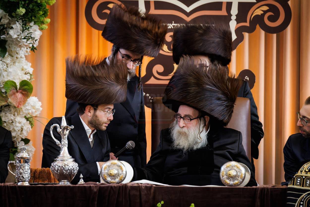 האדמו"ר מתולדות צבי דספינקא במסע הקודש במאגלניץ 