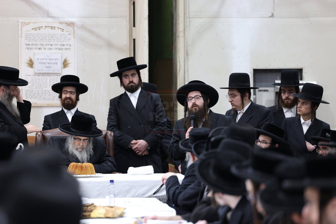 האדמו"ר מסאטמר בטיש לחיים לאחר התפילה