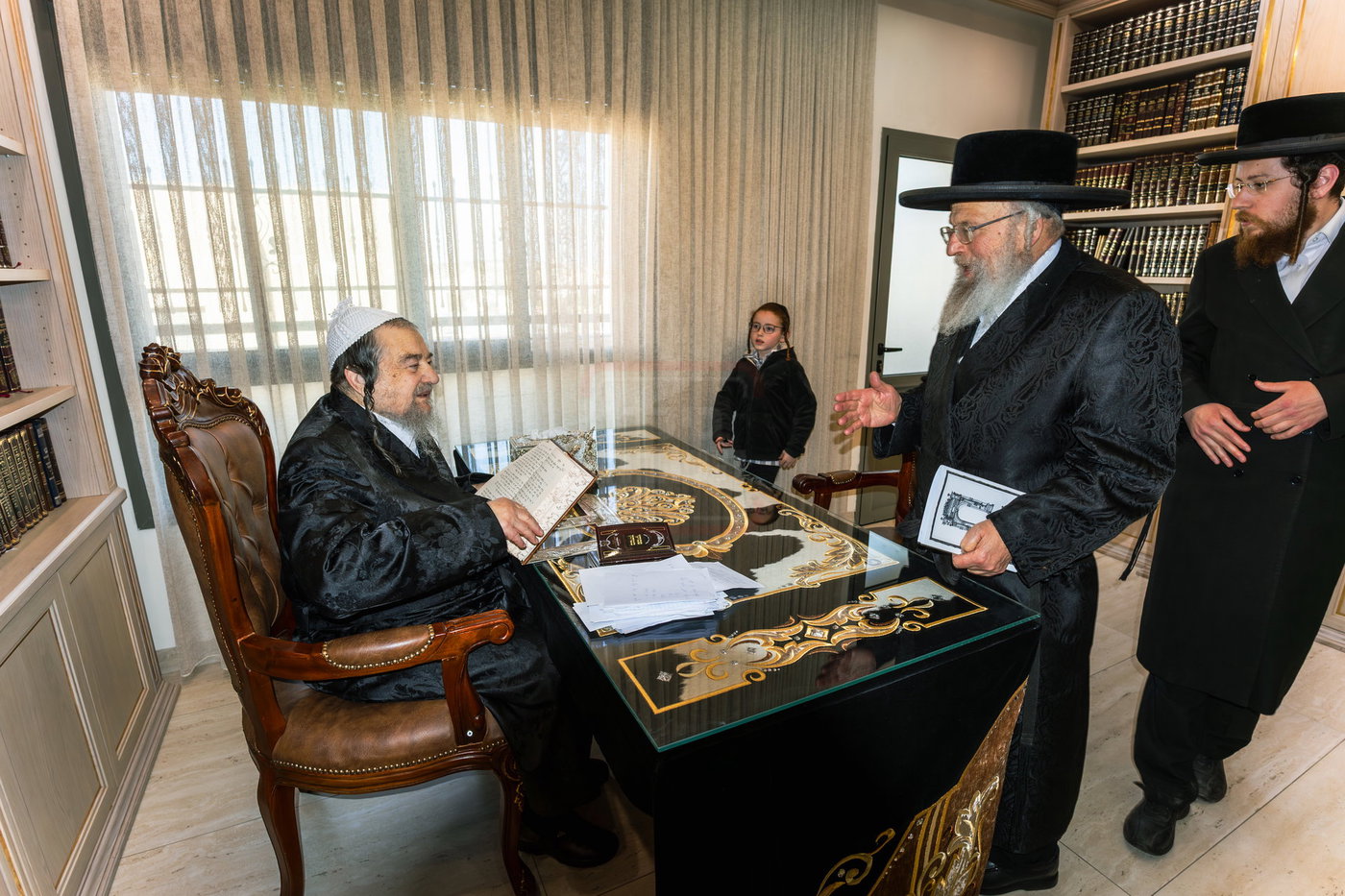 האדמו"ר מפינסק קרלין בביקור אצל הגה"צ רבי יעקב מאיר שכטר בל"ג בעומר