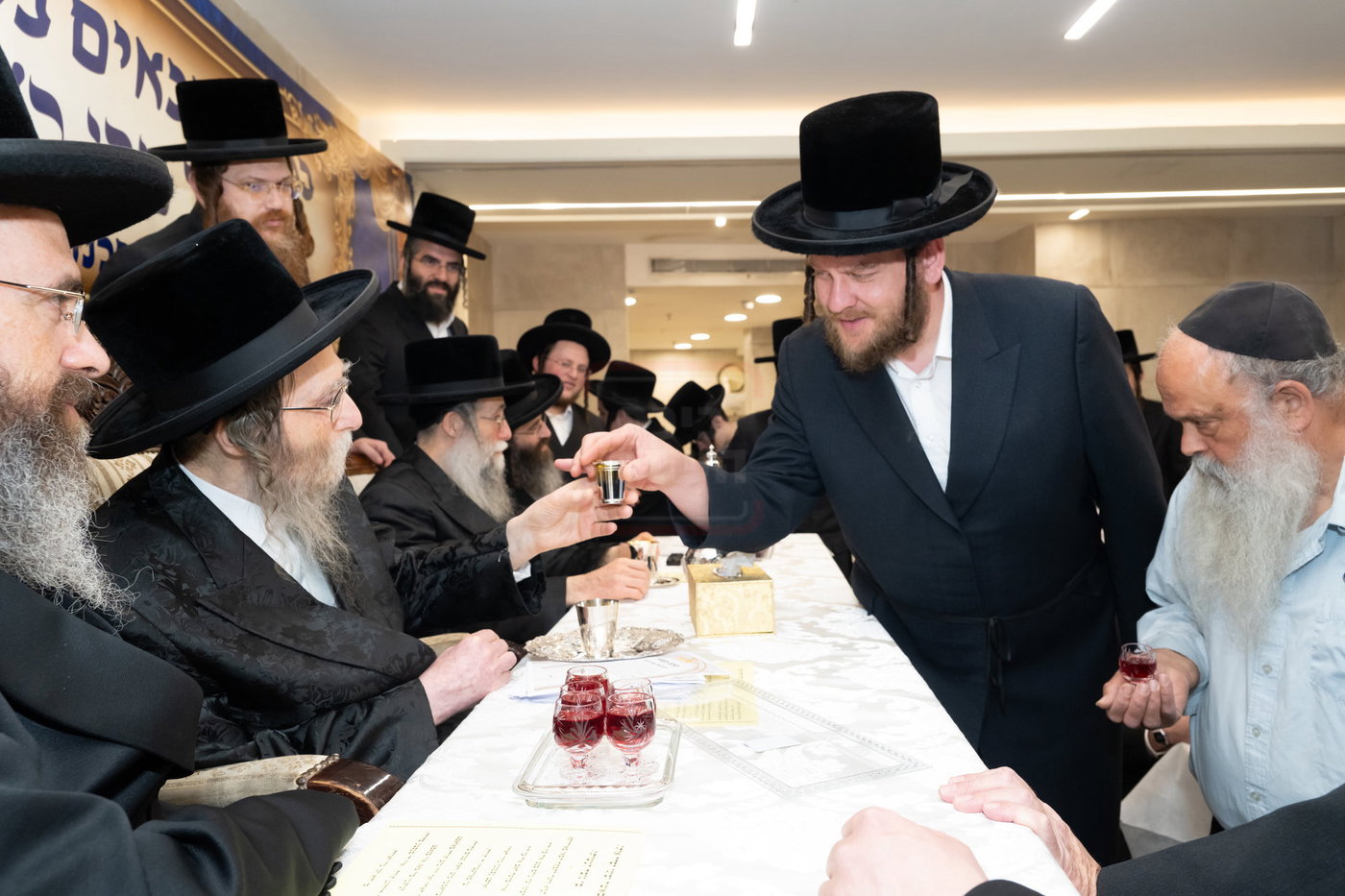 האדמו"ר מערלוי בשבת חיזוק וביקור באלעד