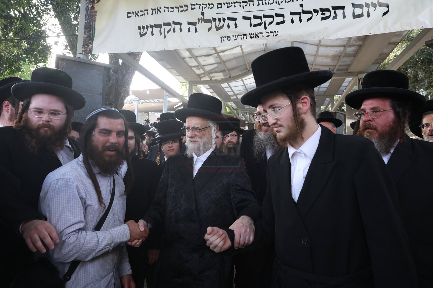 האדמו"ר מסערט ויז'ניץ בתפילת השל"ה בטבריה