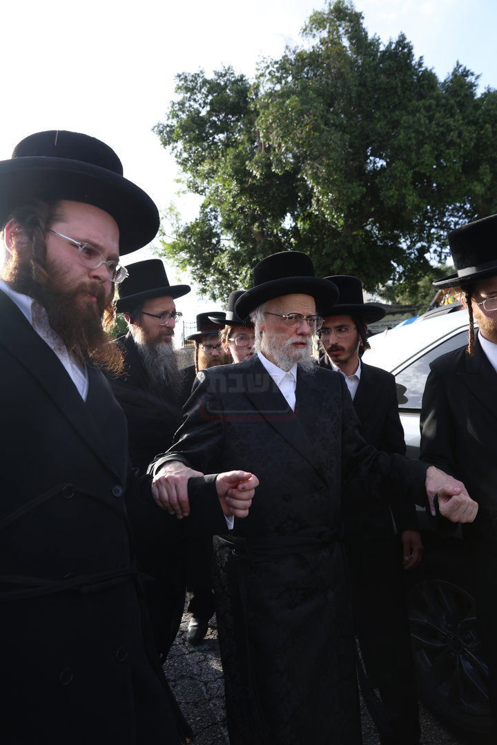 האדמו"ר מסערט ויז'ניץ בתפילת השל"ה בטבריה