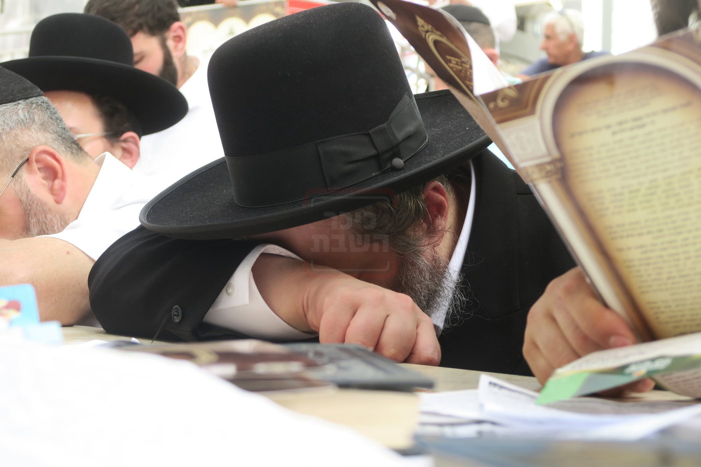 הגה"צ רבי שלמה צבי אלתר בער"ח סיון בציון השל"ה הק' בטבריה