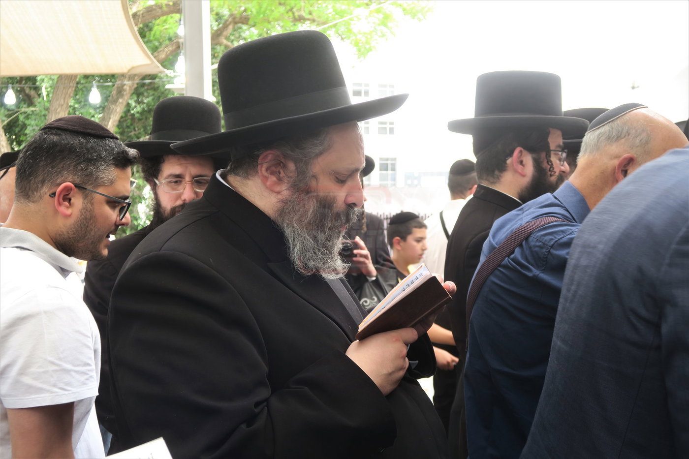 הגה"צ רבי שלמה צבי אלתר בער"ח סיון בציון השל"ה הק' בטבריה