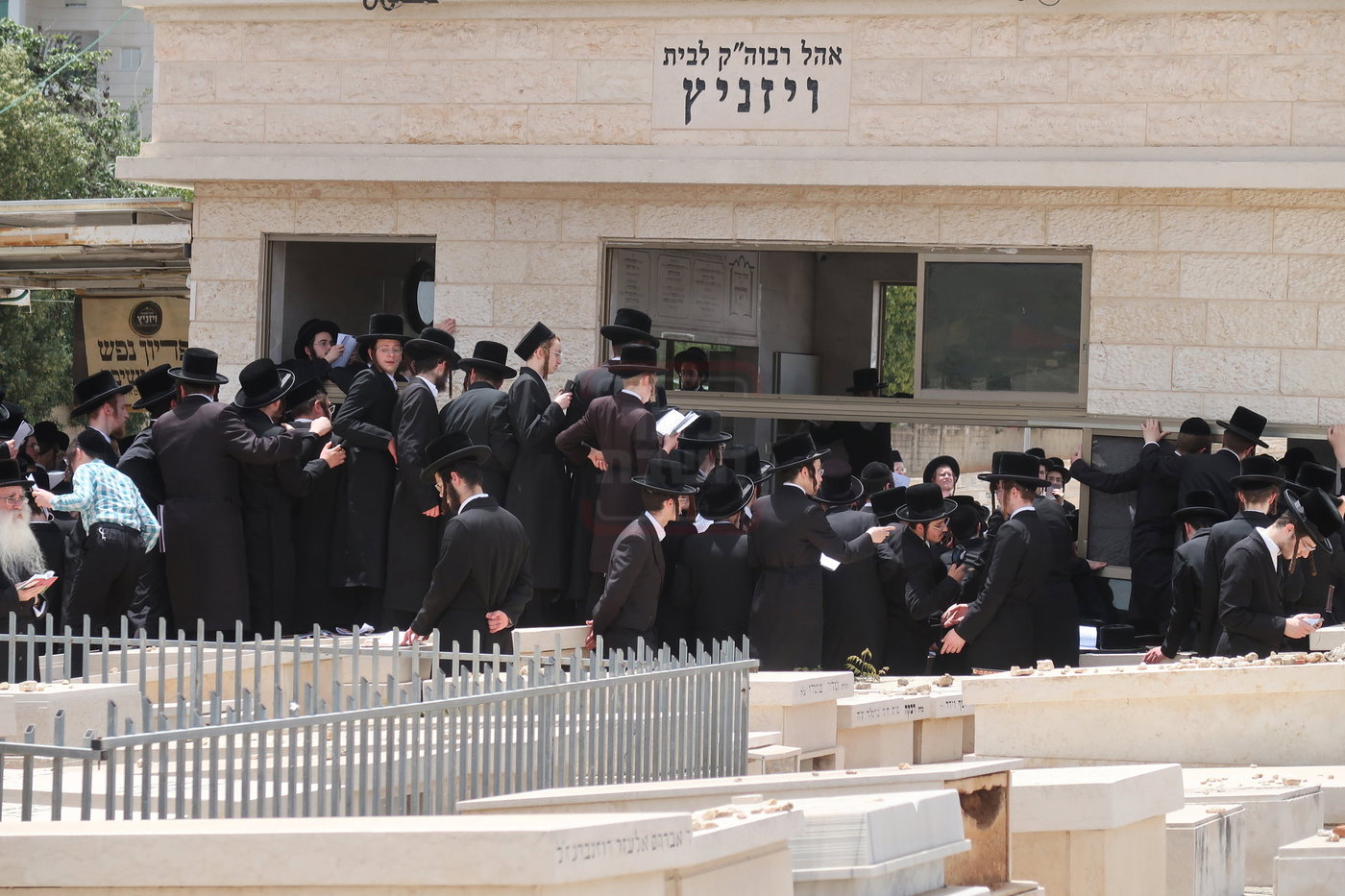 האדמו"ר מויז'ניץ בעליה לציון אהבת ישראל ב' סיון
