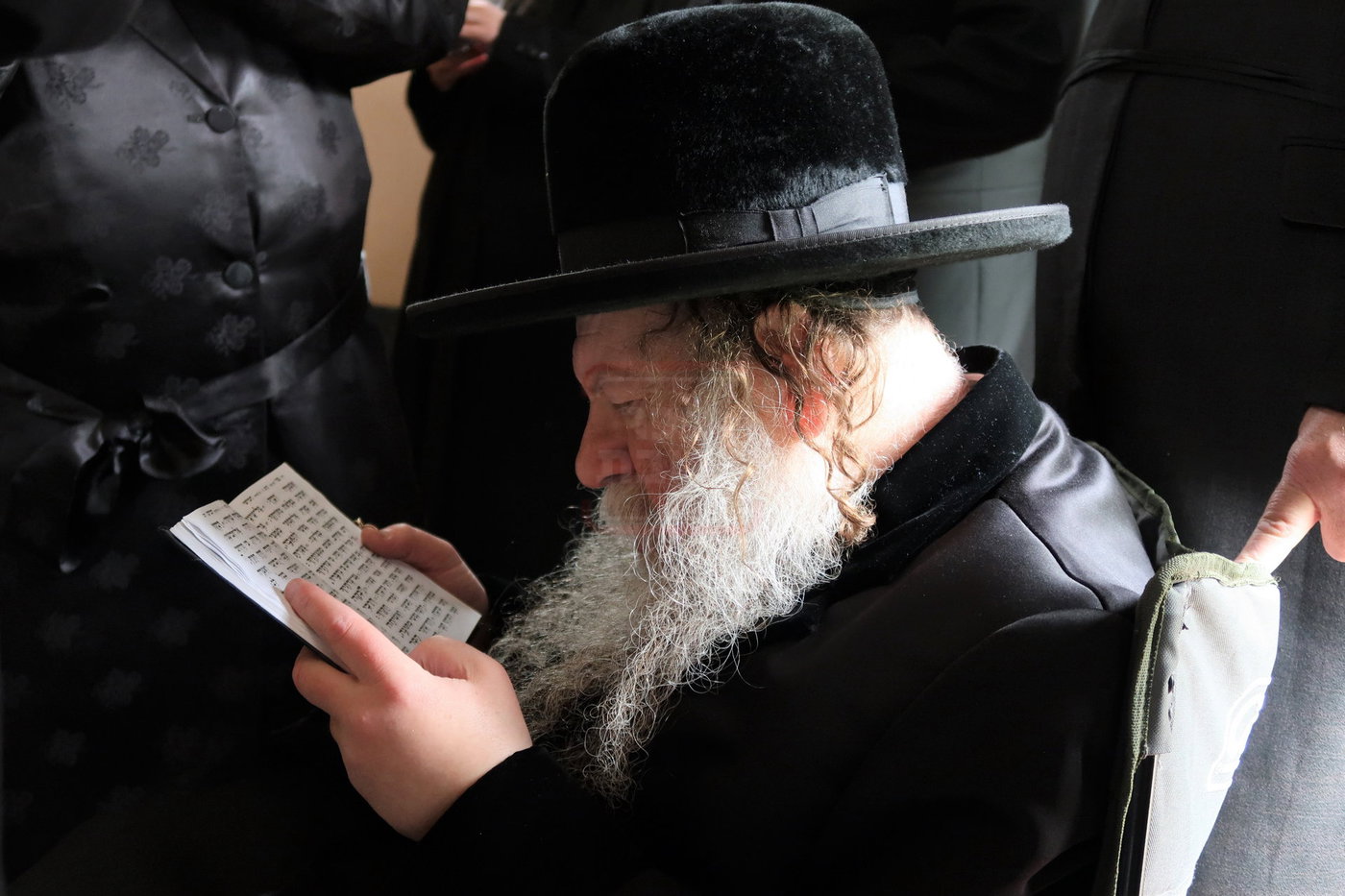 האדמו"ר מקוזמיר במסע הקודש לפולין