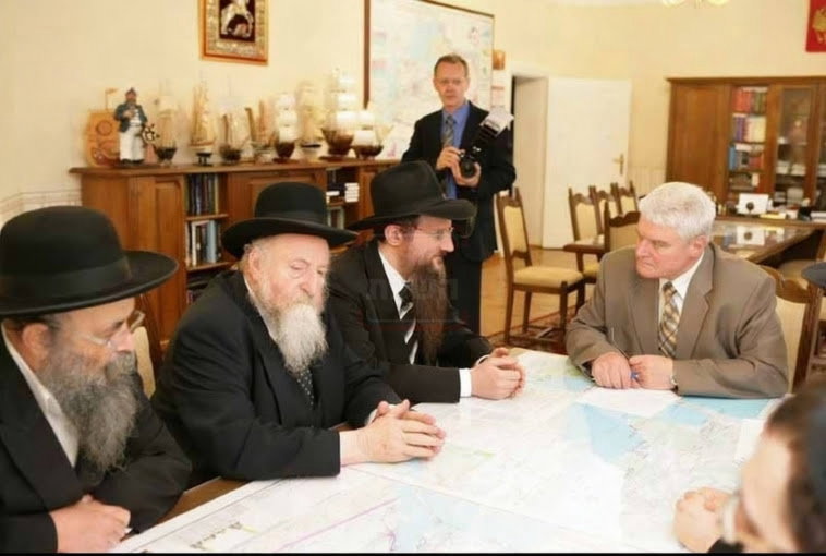 מראות חייו של הגאון רבי דוד שמידל זצ"ל