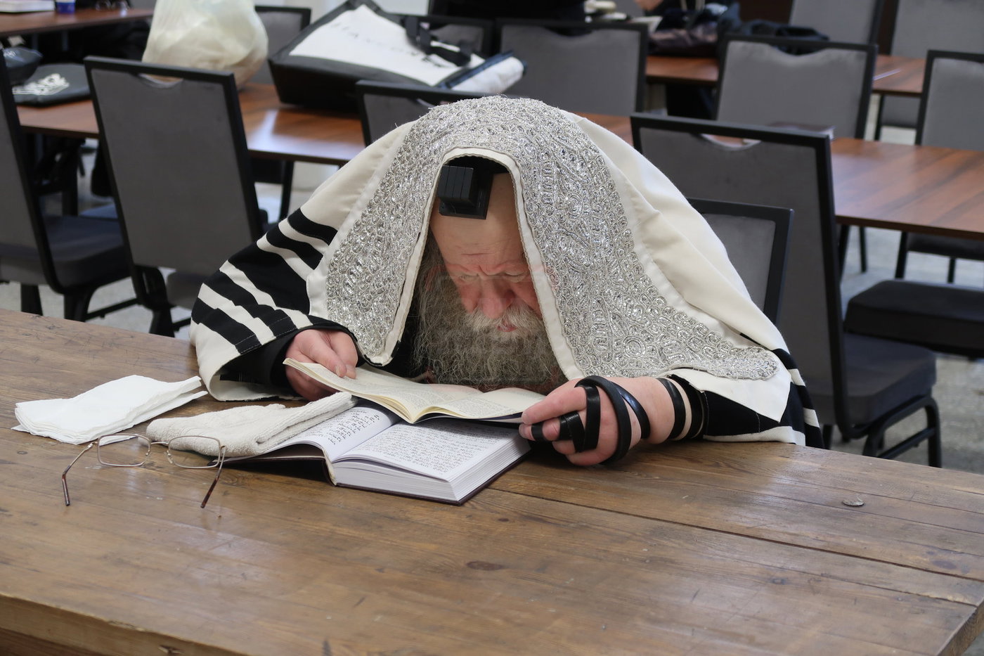 האדמו"ר מקוזמיר במסע הקודש לפולין