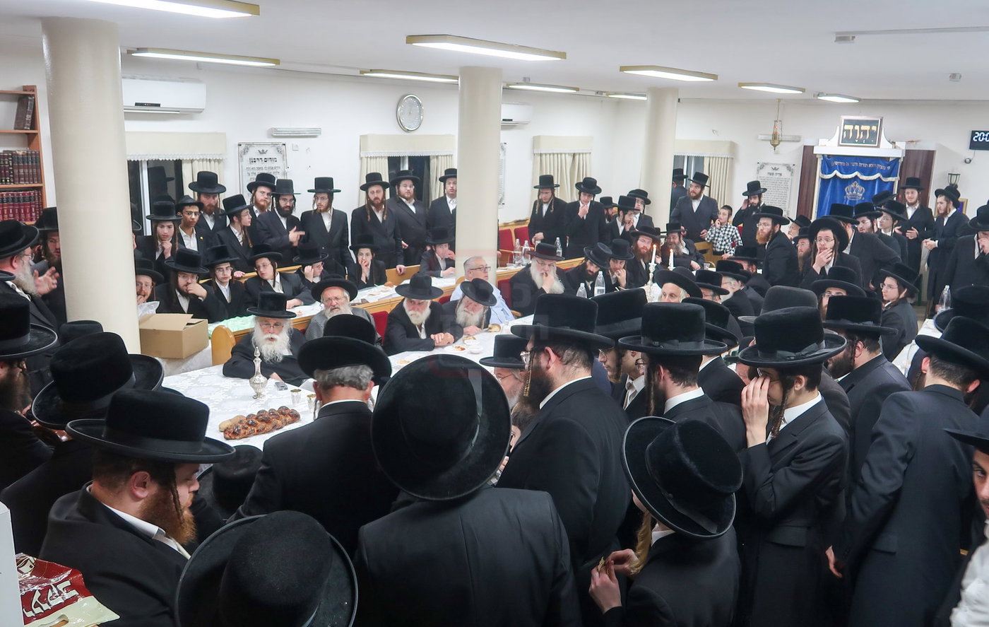 האדמו"ר מקרעטשניף י-ם בכפר עטה