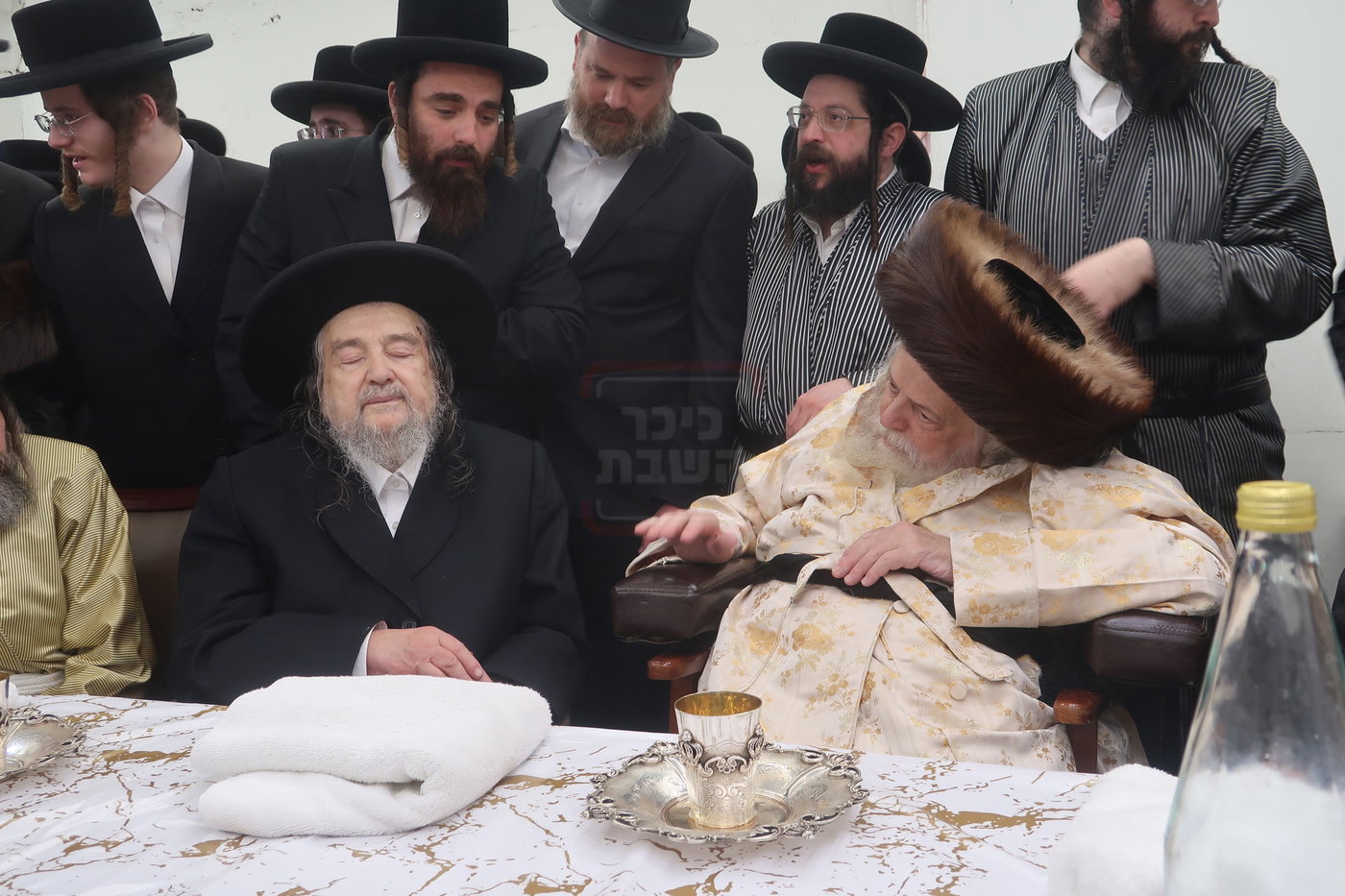 הגה"צ רבי יעקב מאיר שכטר בברית אצל האדמו"ר מתולדות אברהם יצחק