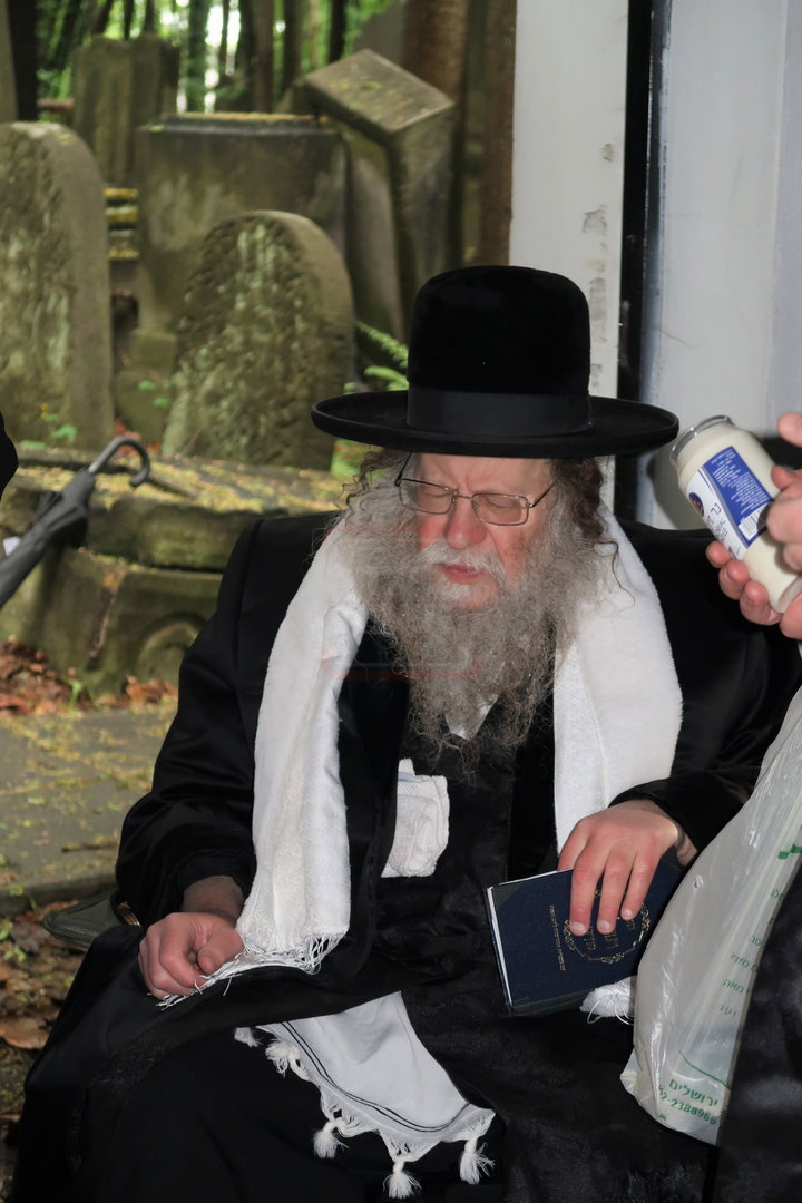 האדמו"ר מקוזמיר במסע הקודש לפולין