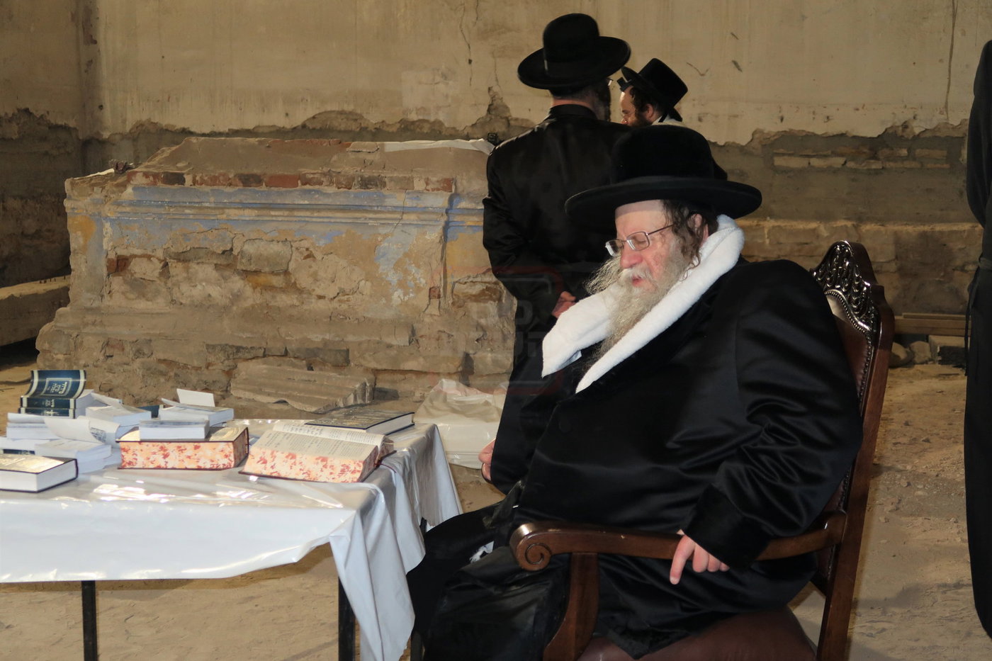 האדמו"ר מקוזמיר במסע הקודש לפולין
