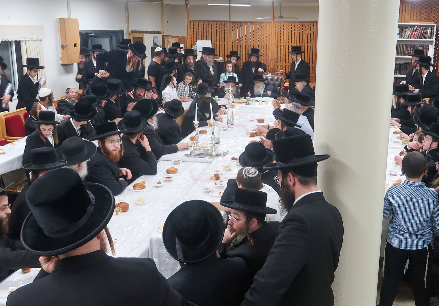 האדמו"ר מקרעטשניף י-ם בכפר עטה