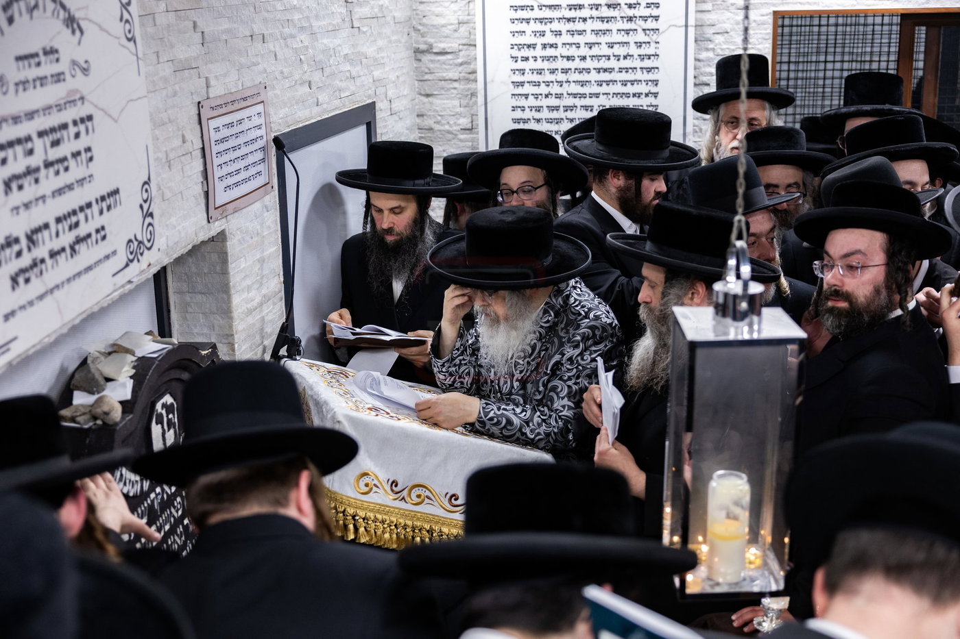 האדמו"ר מסאטמר בתפילה באוהל