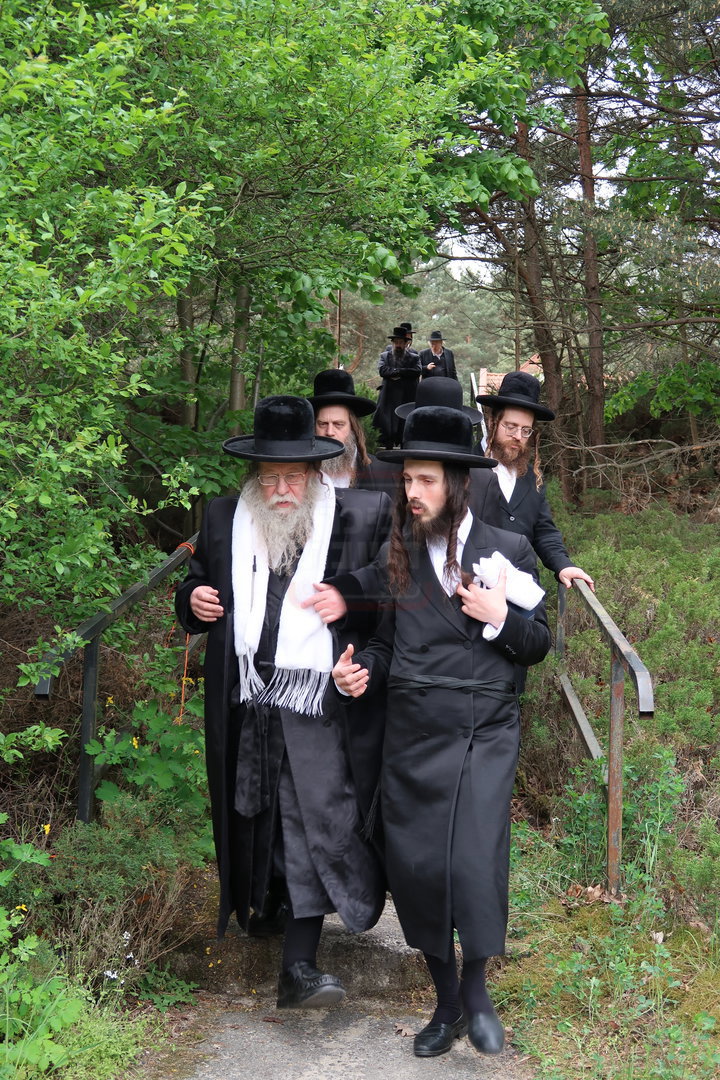 האדמו"ר מקוזמיר במסע הקודש לפולין