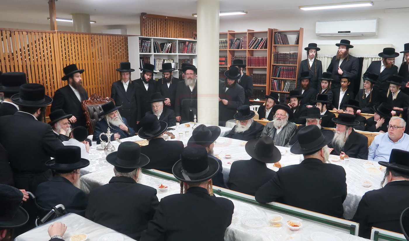 האדמו"ר מקרעטשניף י-ם בכפר עטה
