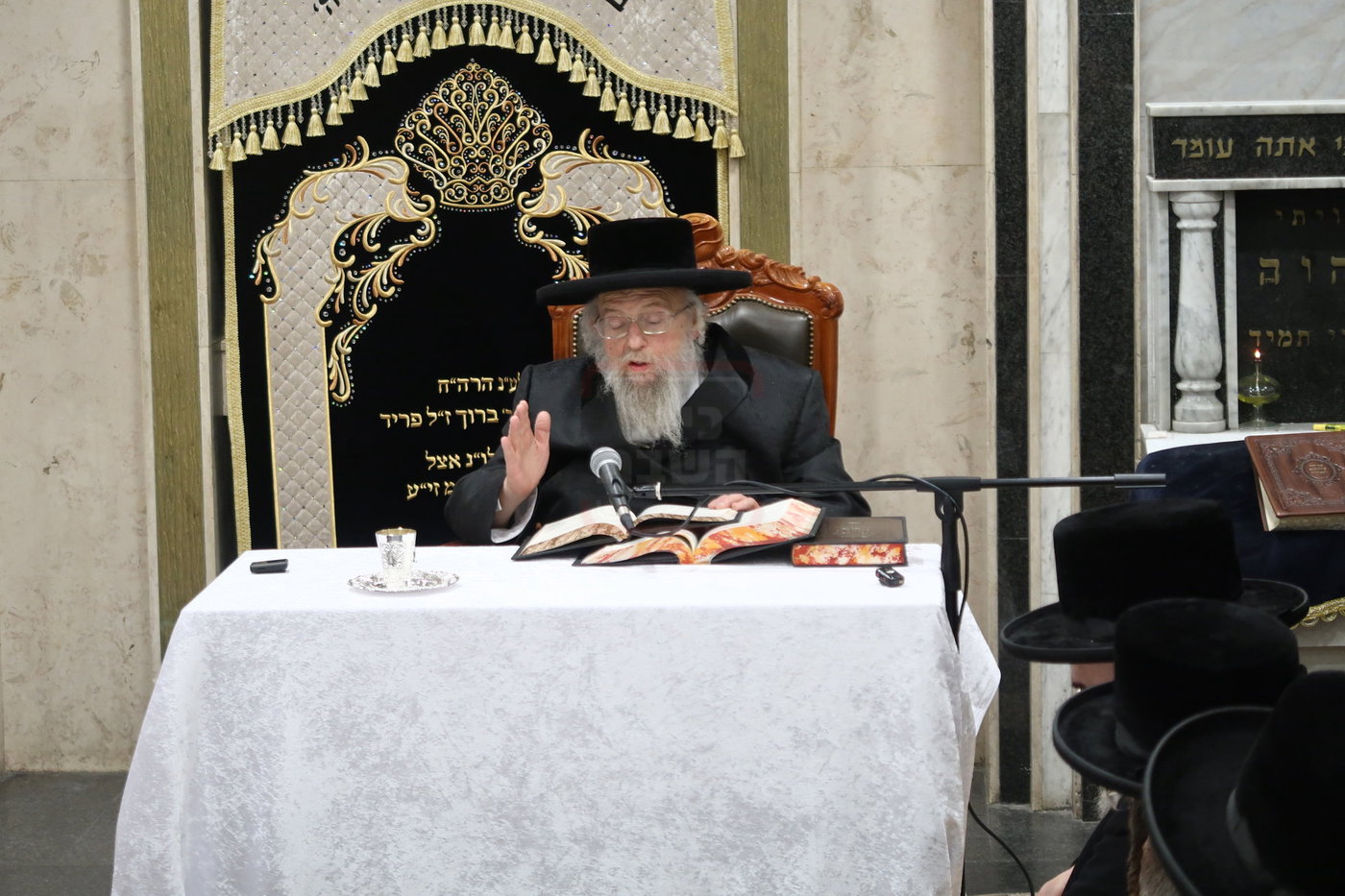 האדמו"ר מפינסק קרלין בביקור בישיבתו בבני ברק