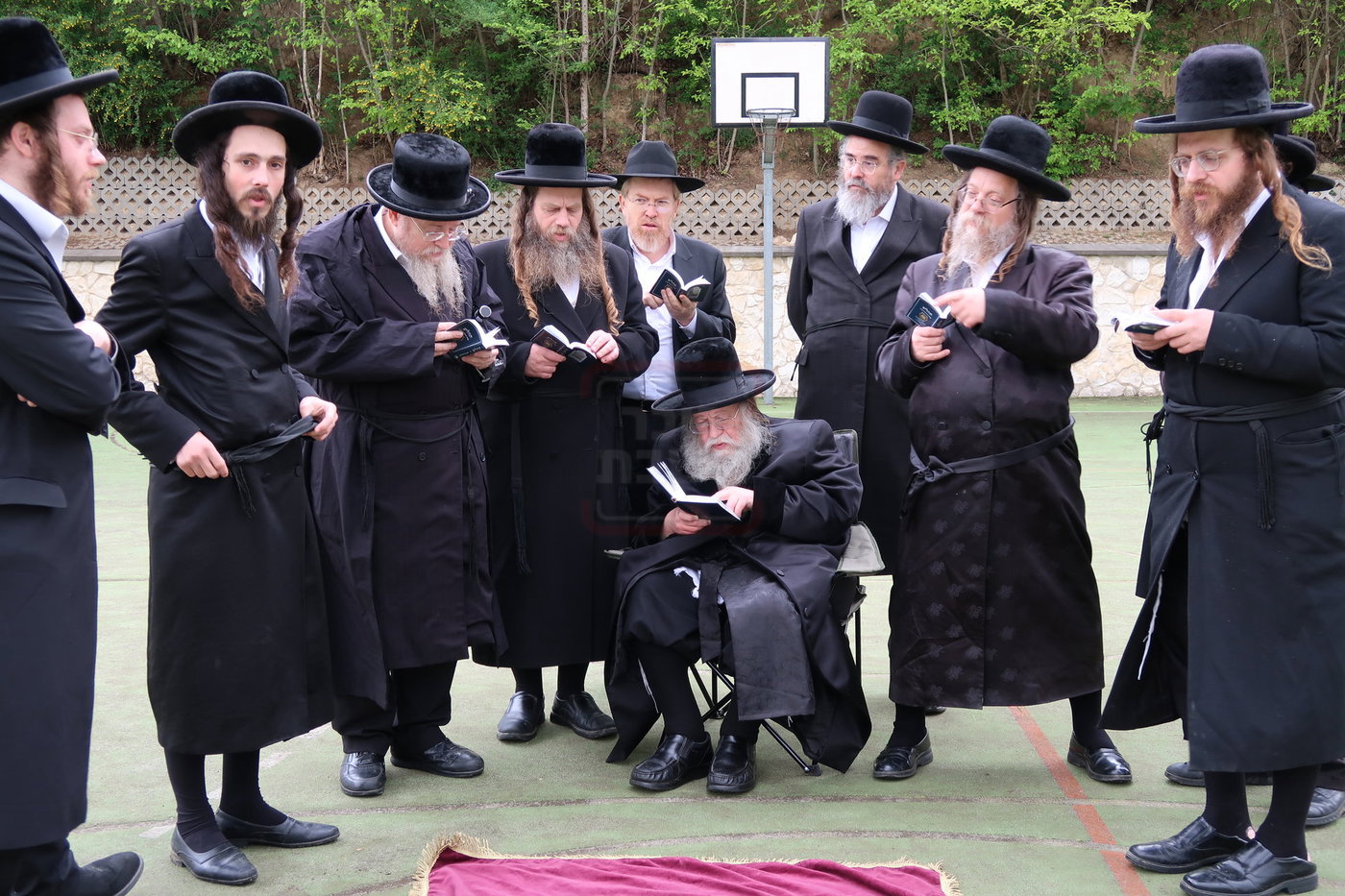 האדמו"ר מקוזמיר במסע הקודש לפולין