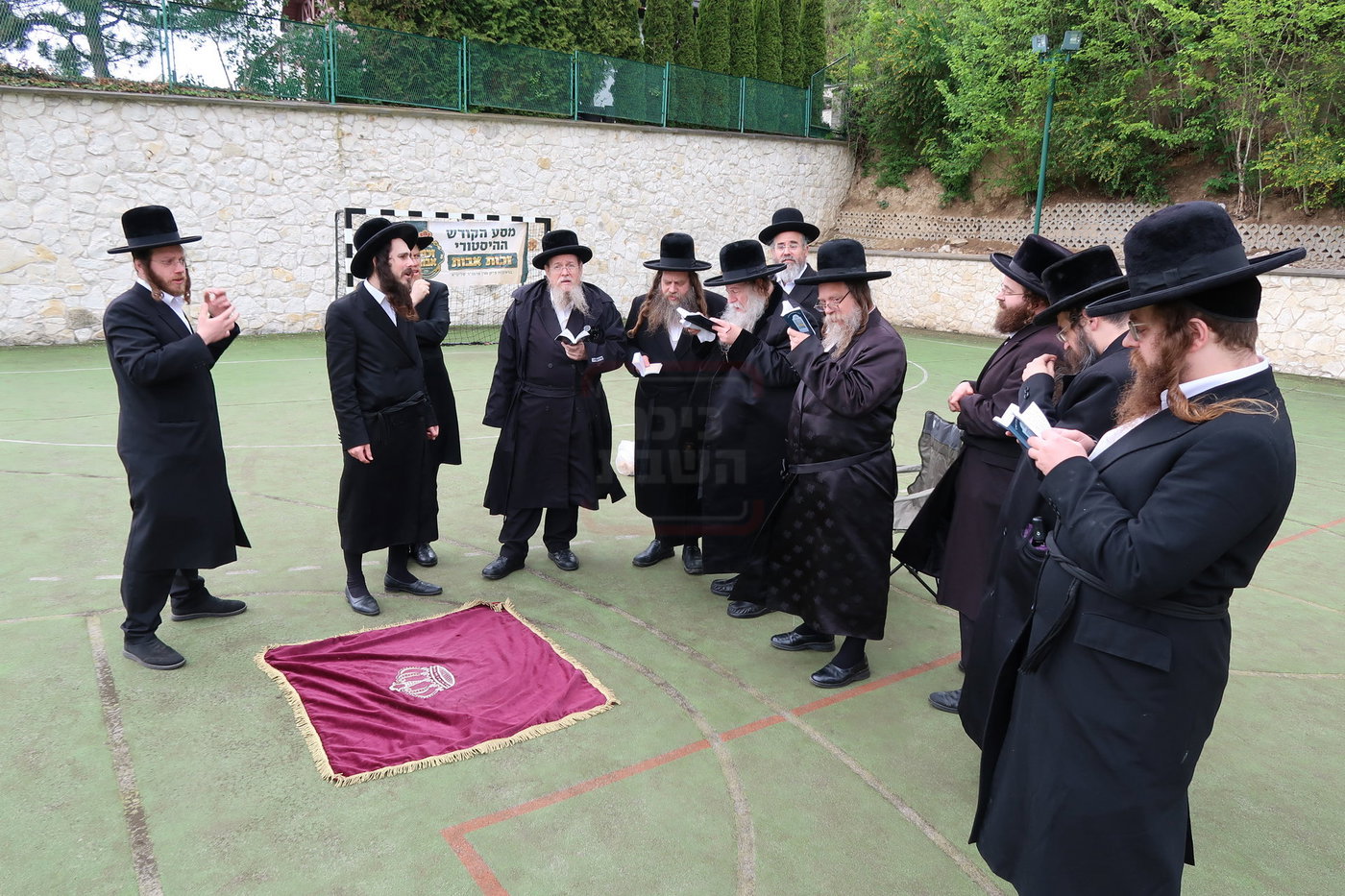 האדמו"ר מקוזמיר במסע הקודש לפולין