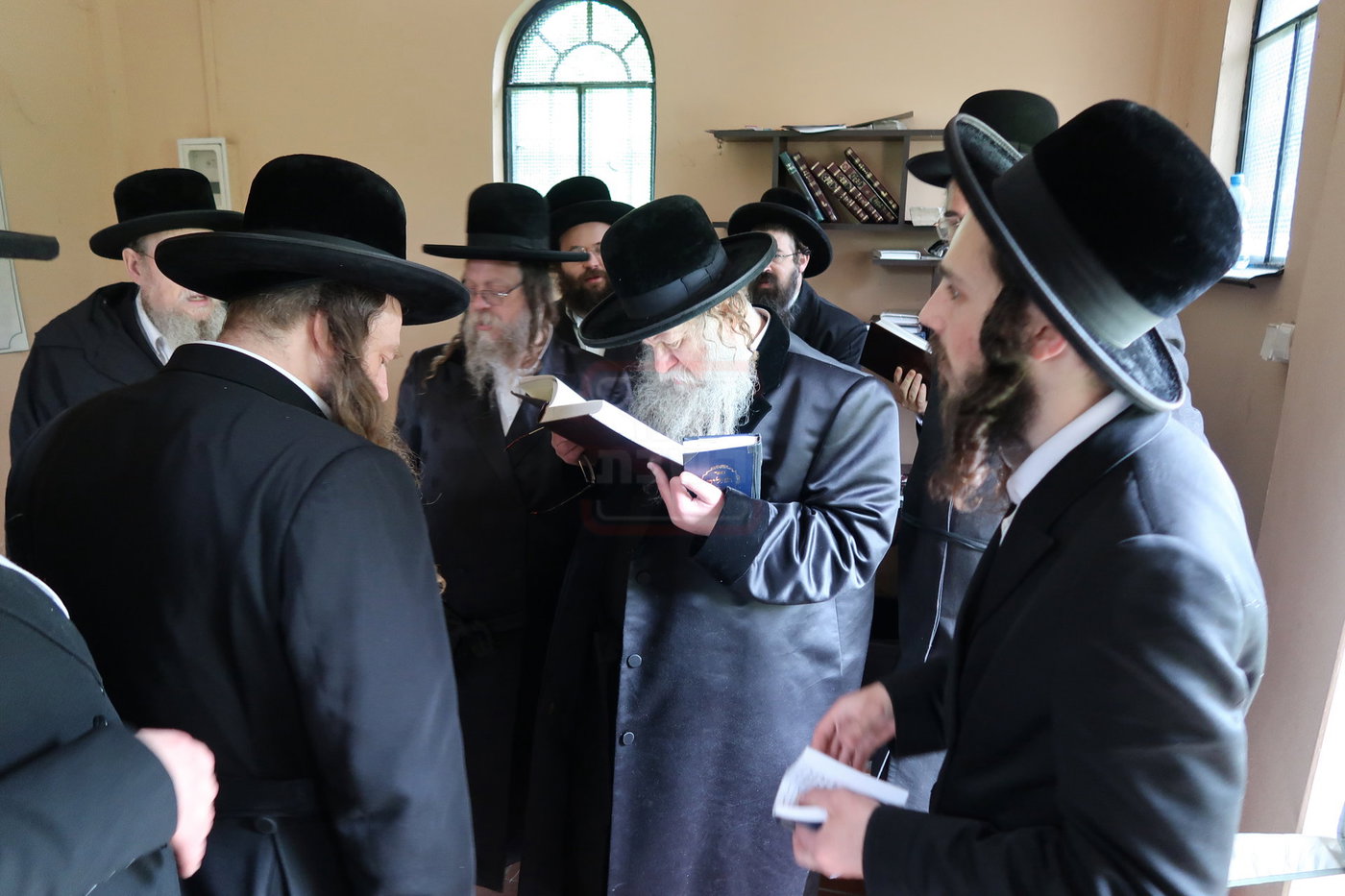 האדמו"ר מקוזמיר במסע הקודש לפולין