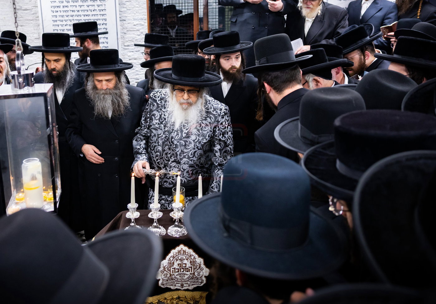 האדמו"ר מסאטמר בתפילה באוהל