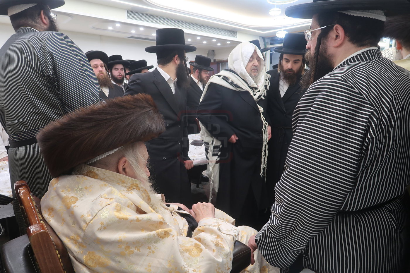 הגה"צ רבי יעקב מאיר שכטר בברית אצל האדמו"ר מתולדות אברהם יצחק