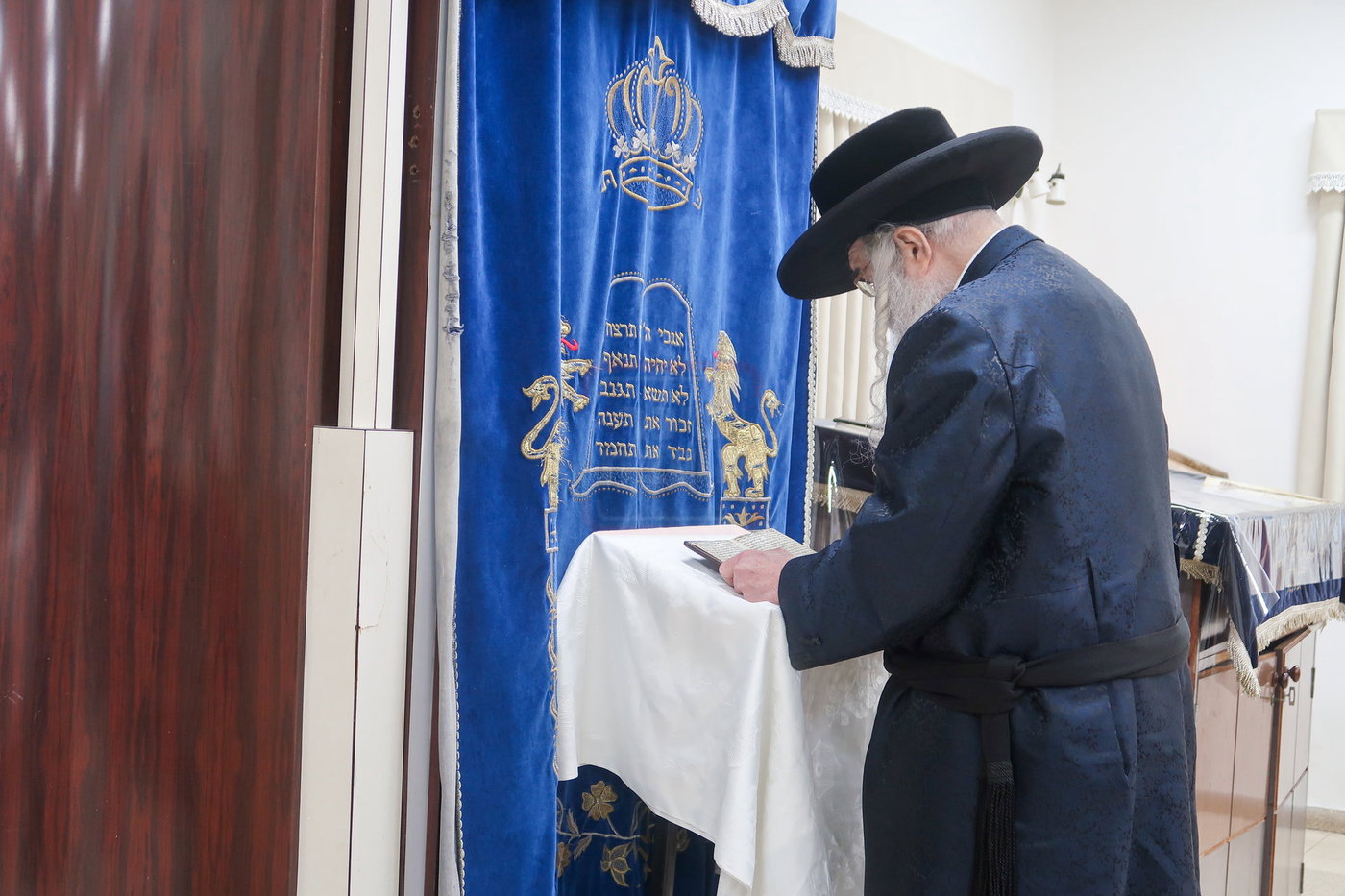 האדמו"ר מקרעטשניף י-ם בכפר עטה