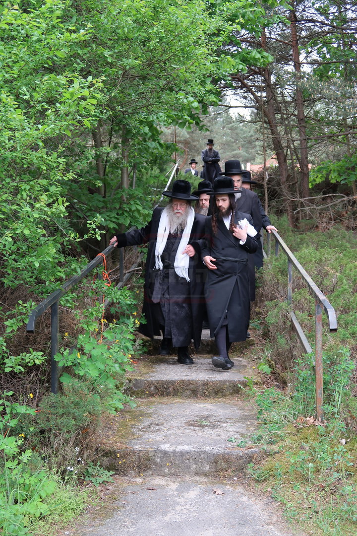 האדמו"ר מקוזמיר במסע הקודש לפולין