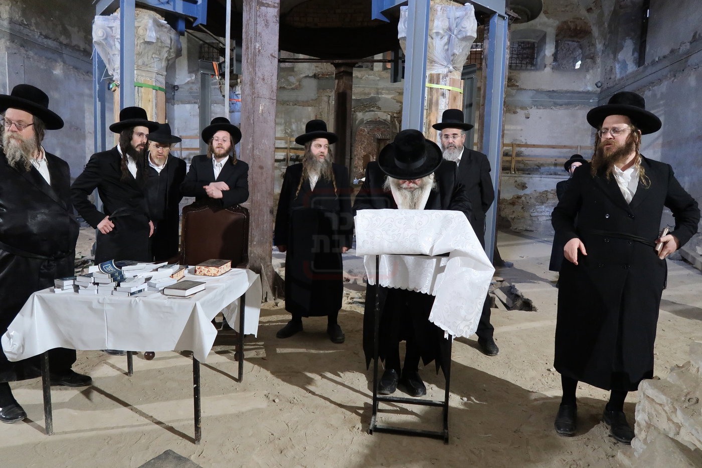 האדמו"ר מקוזמיר במסע הקודש לפולין