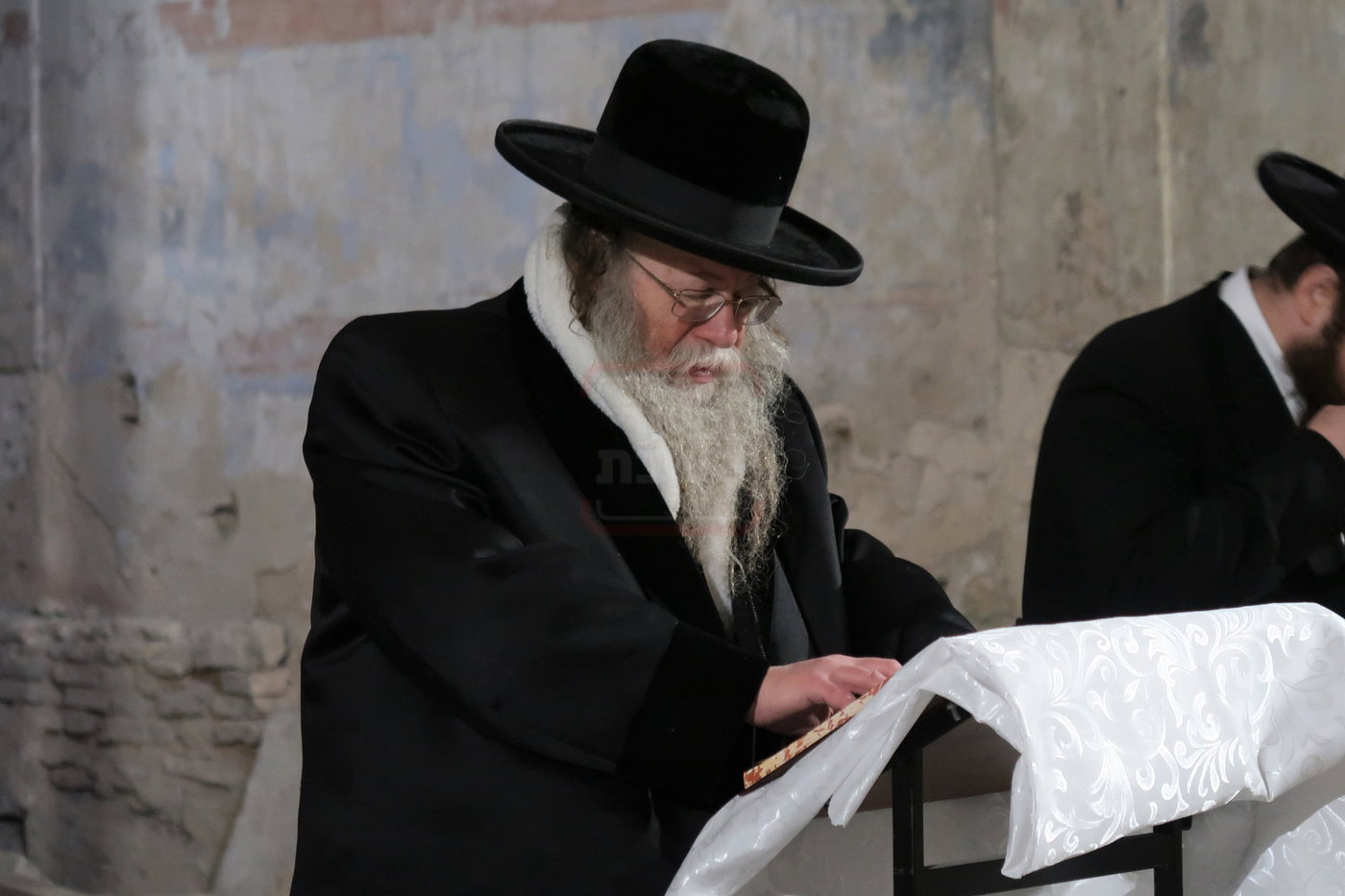 האדמו"ר מקוזמיר במסע הקודש לפולין
