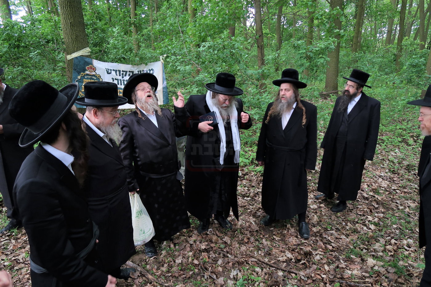 האדמו"ר מקוזמיר במסע הקודש לפולין