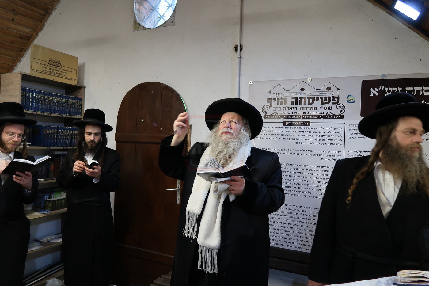 האדמו"ר מקוזמיר במסע הקודש לפולין