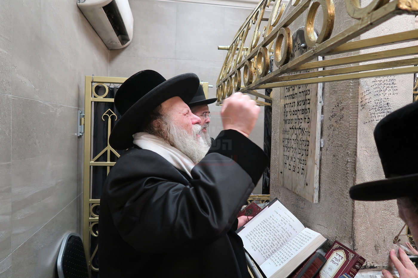 האדמו"ר מקוזמיר במסע הקודש לפולין