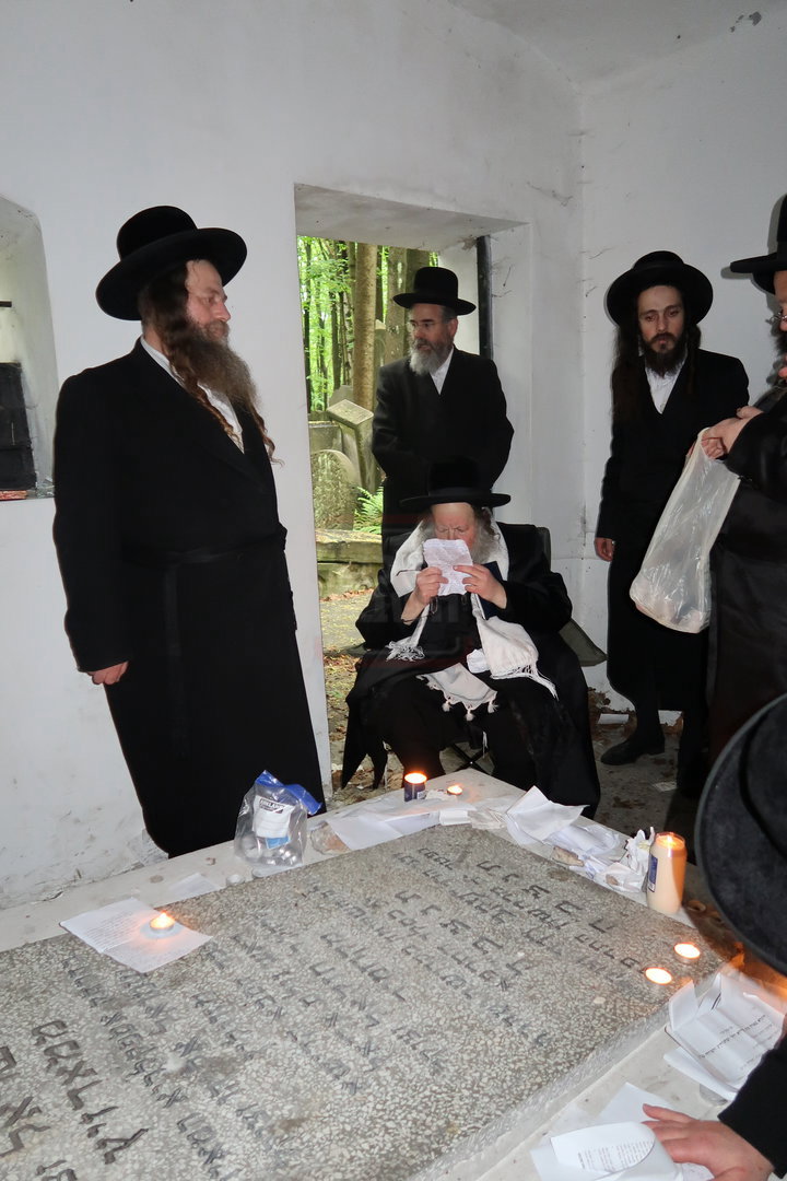 האדמו"ר מקוזמיר במסע הקודש לפולין