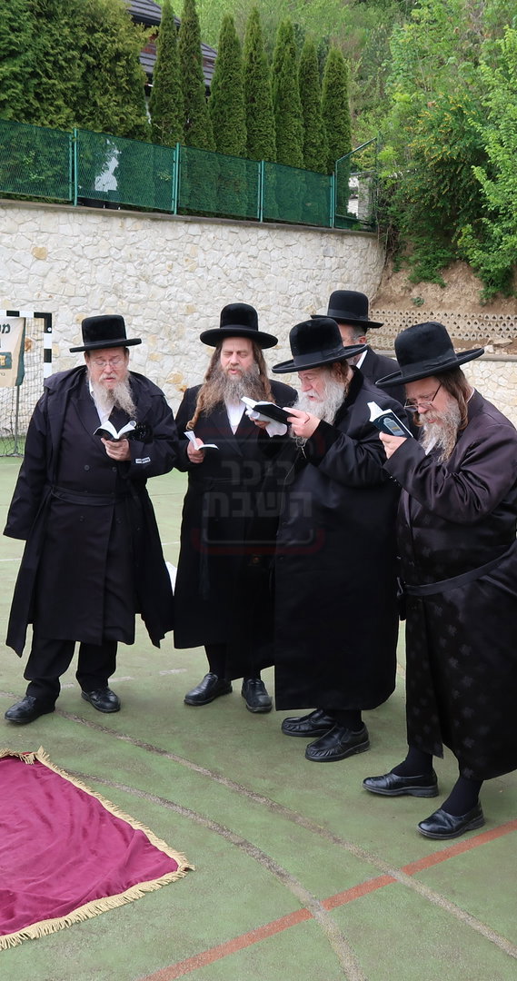 האדמו"ר מקוזמיר במסע הקודש לפולין