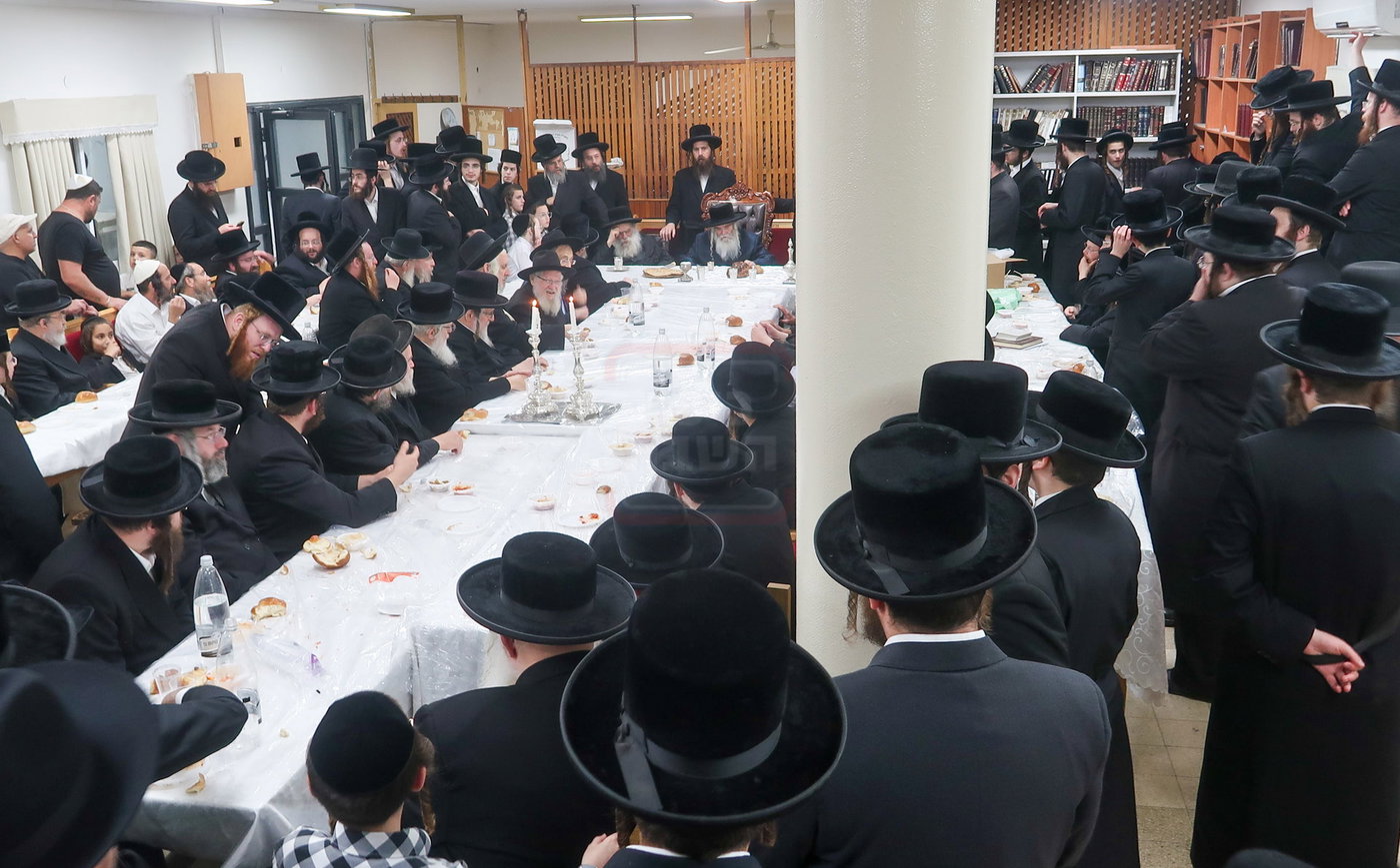 האדמו"ר מקרעטשניף י-ם בכפר עטה