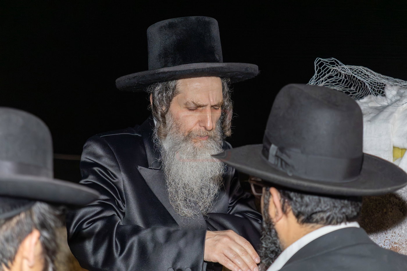 האדמו"ר מאונגוואר במעמד ההדלקה בציון שמואל הנביא