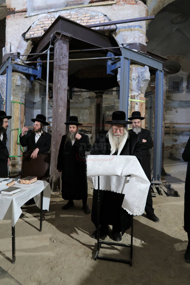 האדמו"ר מקוזמיר במסע הקודש לפולין